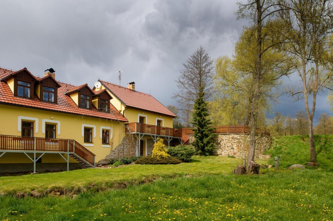 Mlyn Kamenice Klucenice Kültér fotó