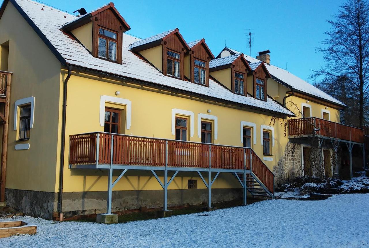 Mlyn Kamenice Klucenice Kültér fotó