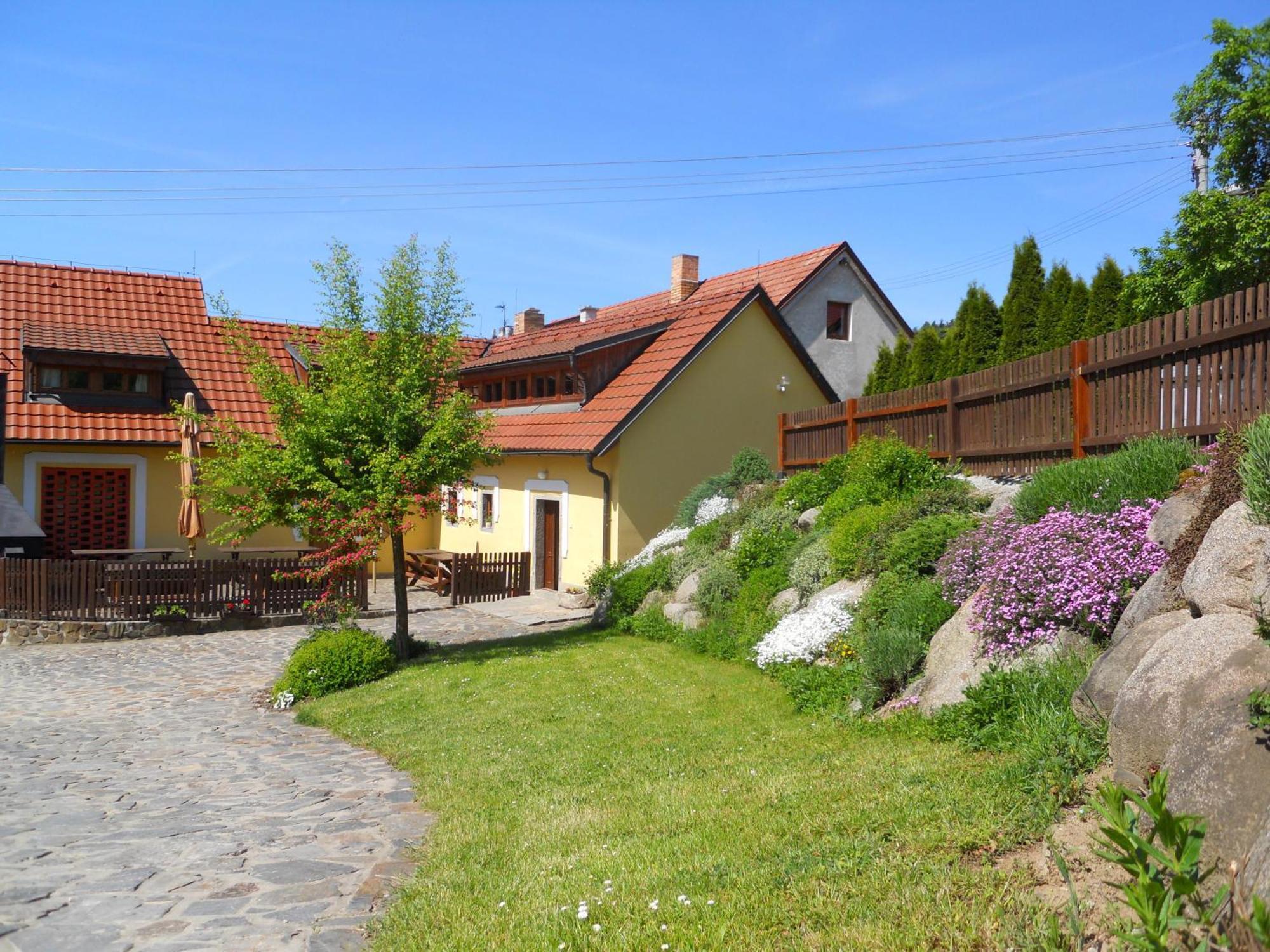 Mlyn Kamenice Klucenice Kültér fotó